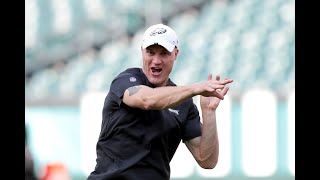Eagles’ Josh McCown warms up before facing Ravens