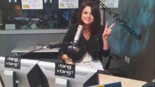 Selena fala sobre Logan Lerman Com Legenda