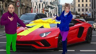 Лена ПОДАРИЛА МАШИНУ Толику на НОВЫЙ ГОД. Crazy Life