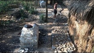 【原始生活日記】鋪一條石頭路，不再怕雨天要踩泥巴了！
