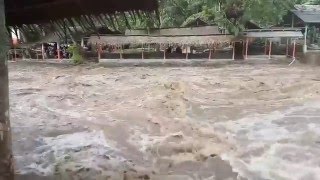 Banjir Bandang Menerjang Pemandian Alam Sembahe Sumatera Utara 15 Mei 2016 part 2
