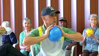 Actividades de fortalecimiento muscular con adultos mayores en