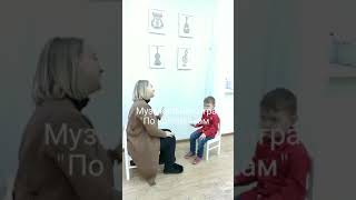 Музыкальная игра "По коленочкам".