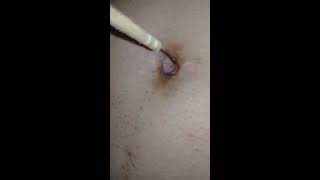 Belly Button playing - with my navel close up