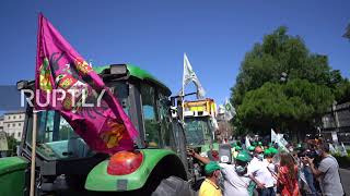 Spain: Farmers demand more aid during protest outside Madrid's ministry of agriculture
