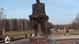 Памятник в Хатыни "Непокоренный человек"