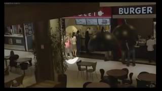Tarado é flagrado tirando fotos por baixo da saia de mulheres em shopping
