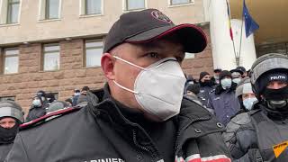 Iată ce s-a întâmplat cu trei carabinieri în timpul altercațiilor