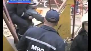 В Ривне МЧС-ники спасли мальчика, застрявшего в детск...