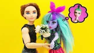 Кого выберет Твайла МонстрХай?! Новый Театр для девочек
