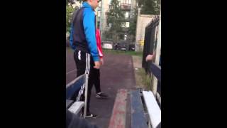 Гопник выебывался, спортсмен заступился!!!