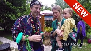 Франция - Париж. Тимур Бекмамбетов Смотрит Фокусы. Желтая Мельница Славы Полунина.