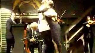 Tango Show  Buenos Aires Hector Falcon- La ventana