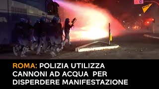 Roma: polizia utilizza cannoni ad acqua per disperdere manifestazione