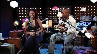 MPB CRISTÃ - Tatá e Silvinha em "Na mesma voz" - Plataforma