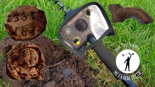 Pirate silvermax metaaldetector op een weiland. en we vinden een drone ..