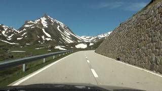 M3 CSL Driving up the Nufenen Pass