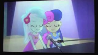 Lyra and BonBon on the piano