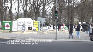 Берлин - МАССОВЫЕ протесты (3 человека) против Путина )))