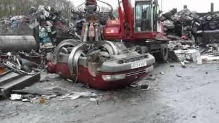 Car Crushed (Toyota Previa. DESTROYED) - Metal Recycling