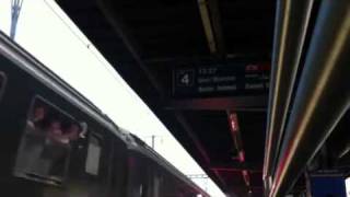 Ces Supporters deviennent FOUS dans la gare de leurs rivaux!