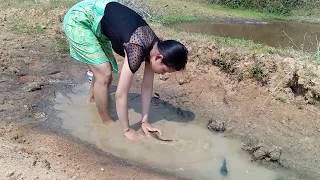 Amazing girl catch fish by hand-Amazing fishing at canal