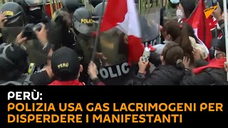 Perù: polizia usa gas lacrimogeni per disperdere i manifestanti