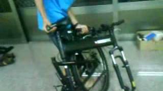 Montague bike  SWISS BIKE　傘兵車 折疊示範　折疊.