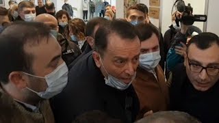როგორ ცდილობდა ოპოზიცია საკრებულოს სხდომის ჩაშლას ბათუმში - ვიდეო