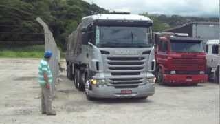 Fabinho com seu SCANIA 420R realizando manobras.
