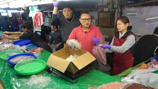 006 竹圍漁港之花 深海大海怪 宇宙無敵大花枝 200元1隻 海鮮叫賣 叫賣哥 竹圍吳怡霈 竹圍觀光漁港 2020 0118