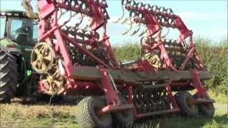 John Deere 7260R Cultivating