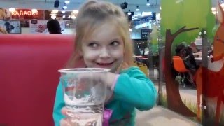 Невменяемый отец даёт 6 летней дочке выпить пива!/Russian father and his 6 year old daughter drunk