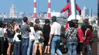 Атака клоунов  Рой бешеных пчел и Человек-ракета