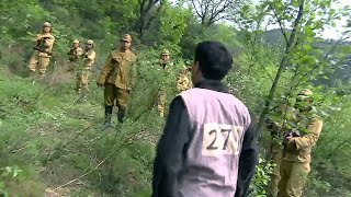 村民逃亡路上被日軍圍堵，幸好功夫高手就藏邊上，直接出手教訓日軍！
