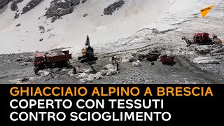Ghiacciaio alpino a Brescia coperto con tessuti contro scioglimento