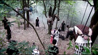 共軍小隊林間被神秘人伏擊！全員被俘，關鍵時刻俘虜突然大發神威，局勢逆轉！