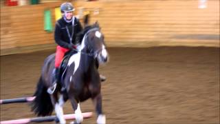 Hoppkurs dag 2, första lektionen: galoppbommar