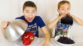 REAL VS GUMMY FOOD CHALLENGE EXTRÊME - Vraies Choses, Nourriture ou Bonbons ?