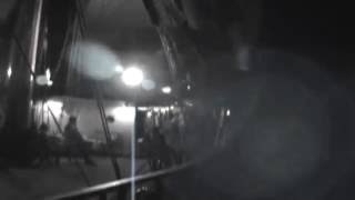 Парусник Мир в шторм ставит рекорд планеты по скорости под парусами