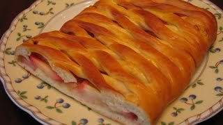 Дрожжевые плетенки с яблоками