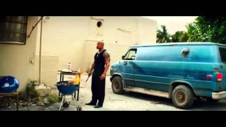Pain & Gain - The Rock is grilling