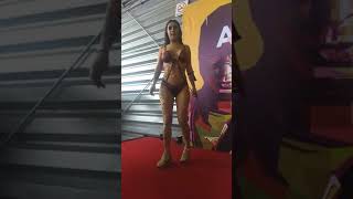 Edecán exposexo