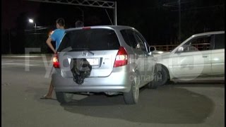 Две иномарки столкнулись во время выполнения поворота в Хабаровске.MestoproTV
