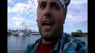 Dy eats a hot dog