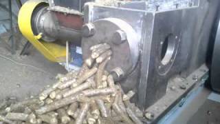 straw pellets - Ø 20-22 mm pellet briquetting machine BT60, performance on one machine 300-340 kg/h
