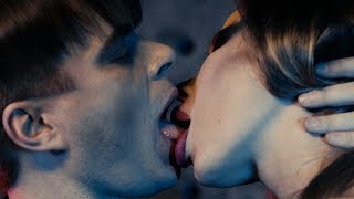Alex Angel - Dancing In The Night. Поцелуй в губы взасос с языком втроем