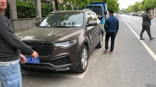 Bắt gặp chiếc Zotye Z8 hiếm hoi tại Thượng Hải.