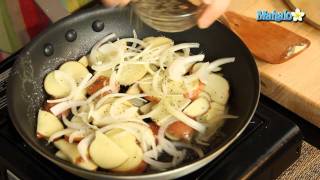 How to Make Sautéed Potatoes With Onion