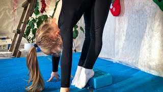 Растяжка и закачка стоп. Давай с нами!/Stretching and working out the feet.  Come with us!